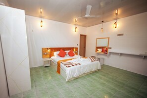 6 bedrooms, iron/ironing board, bed sheets