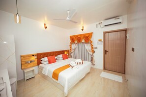 6 bedrooms, iron/ironing board, bed sheets