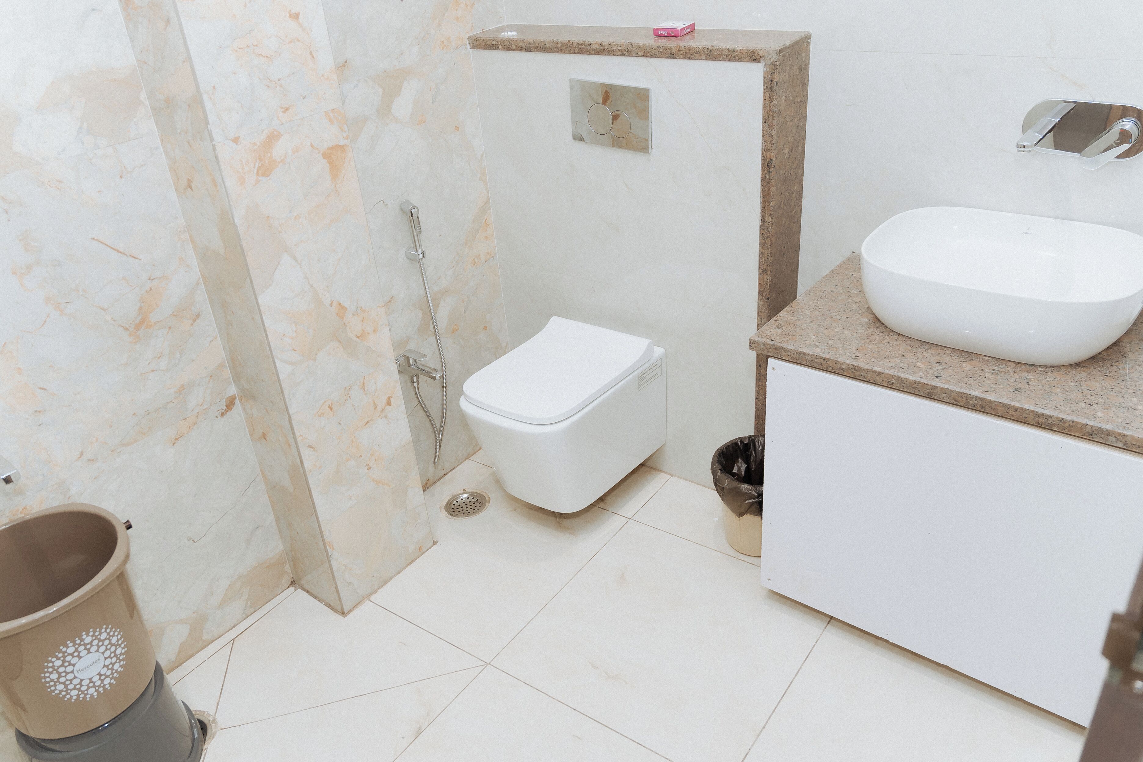 豪華雙人房 | 浴室 | 淋浴設備、拖鞋、毛巾、肥皂