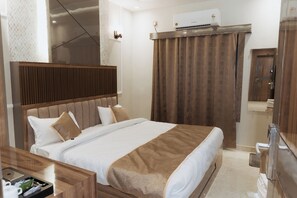 Deluxe Double Room | Desk, laptop workspace, soundproofing, free WiFi