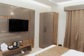 Desk, laptop workspace, soundproofing, free WiFi - HOTEL STAR DELIGHT (Prayagraj)