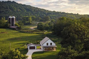 Exterior - Cottage w/River Access Near Rock Island State Park (Rock Island)