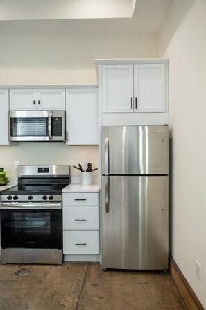 Fridge, microwave, oven, stovetop - Modern Loft-Style Retreat Near Blenko Glass – Milton, WV (Milton)