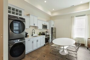 Fridge, microwave, oven, stovetop - Modern Loft-Style Retreat Near Blenko Glass – Milton, WV (Milton)