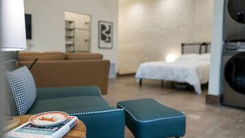 1 slaapkamer, een strijkplank/strijkijzer, gratis wifi