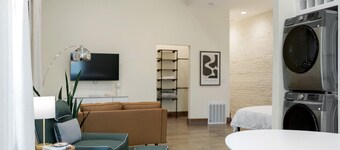 Modern Loft-Style Retreat Near Blenko Glass – Milton, WV