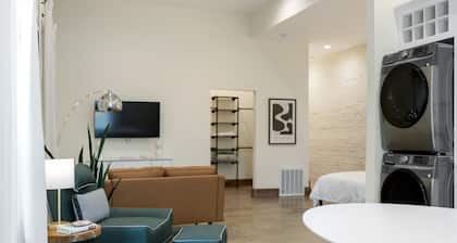 Modern Loft-Style Retreat Near Blenko Glass – Milton, WV