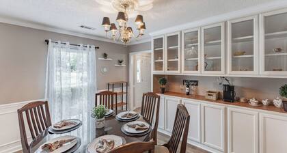 Charming 3-bedroom house in peaceful Madison with WiFi, Pet-friendly