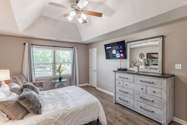 3 bedrooms, WiFi, bed sheets - Charming 3-bedroom house in peaceful Madison with WiFi, Pet-friendly (Madison)