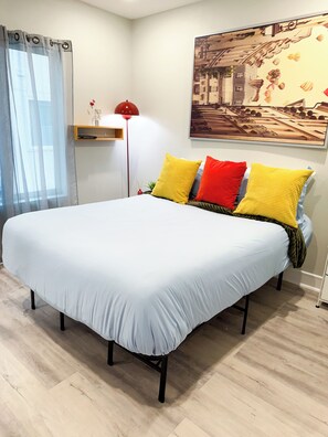 1 bedroom, iron/ironing board, WiFi, bed sheets - Colorful Comfort - Modern Mediterranean Vibes in Central Dallas (Dallas)