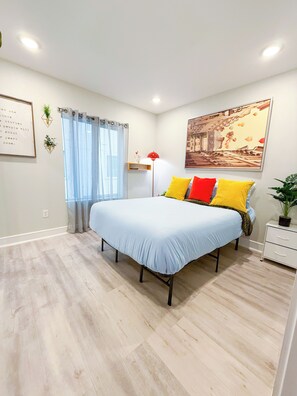 1 bedroom, iron/ironing board, WiFi, bed sheets - Colorful Comfort - Modern Mediterranean Vibes in Central Dallas (Dallas)