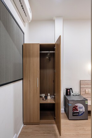 Cortinas blackout y sistema de insonorización 