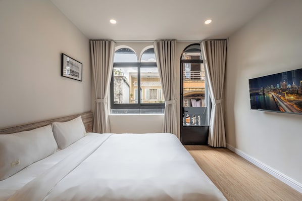 Blackout curtains, soundproofing, iron/ironing board, free WiFi - Home by CR Concept in The Center (Ho Chi Minh City)