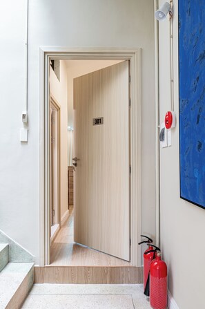 Cortinas blackout y sistema de insonorización 