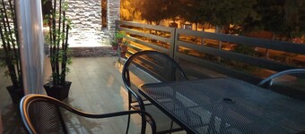 Furnished apartment per day and per week for 10 people.  5 minutes from the Malecon.