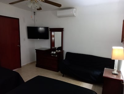 Furnished apartment per day and per week for 10 people.  5 minutes from the Malecon.