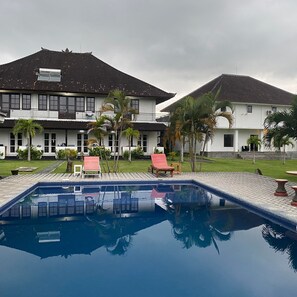 Pool -  Guest House in Padonan – Large Area, Pool, Wi-Fi (Bali)