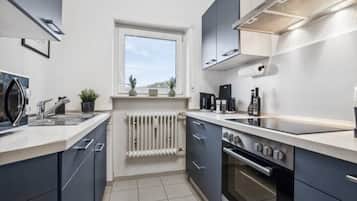 Microondas, horno, parrilla de estufa y lavavajillas