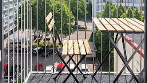 A balcony with a view of a parking lot and buildings. - Modern Studios next to Railway Station (Lahti)