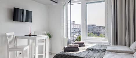 Studio Confort, vue sur la ville | Repas dans la chambre