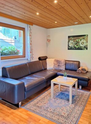 House | Living area - Scenic Mountain Stay in Bartholomaberg (Bartholomaeberg)