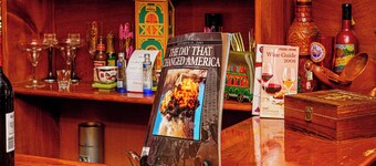 Charming 2-bedroom Brownstone with Bar and Balcony in enchanting Brooklyn