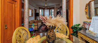Charming 2-bedroom Brownstone with Bar and Balcony in enchanting Brooklyn