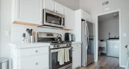 Charming 3 Bedroom House by Hendry's Beach!