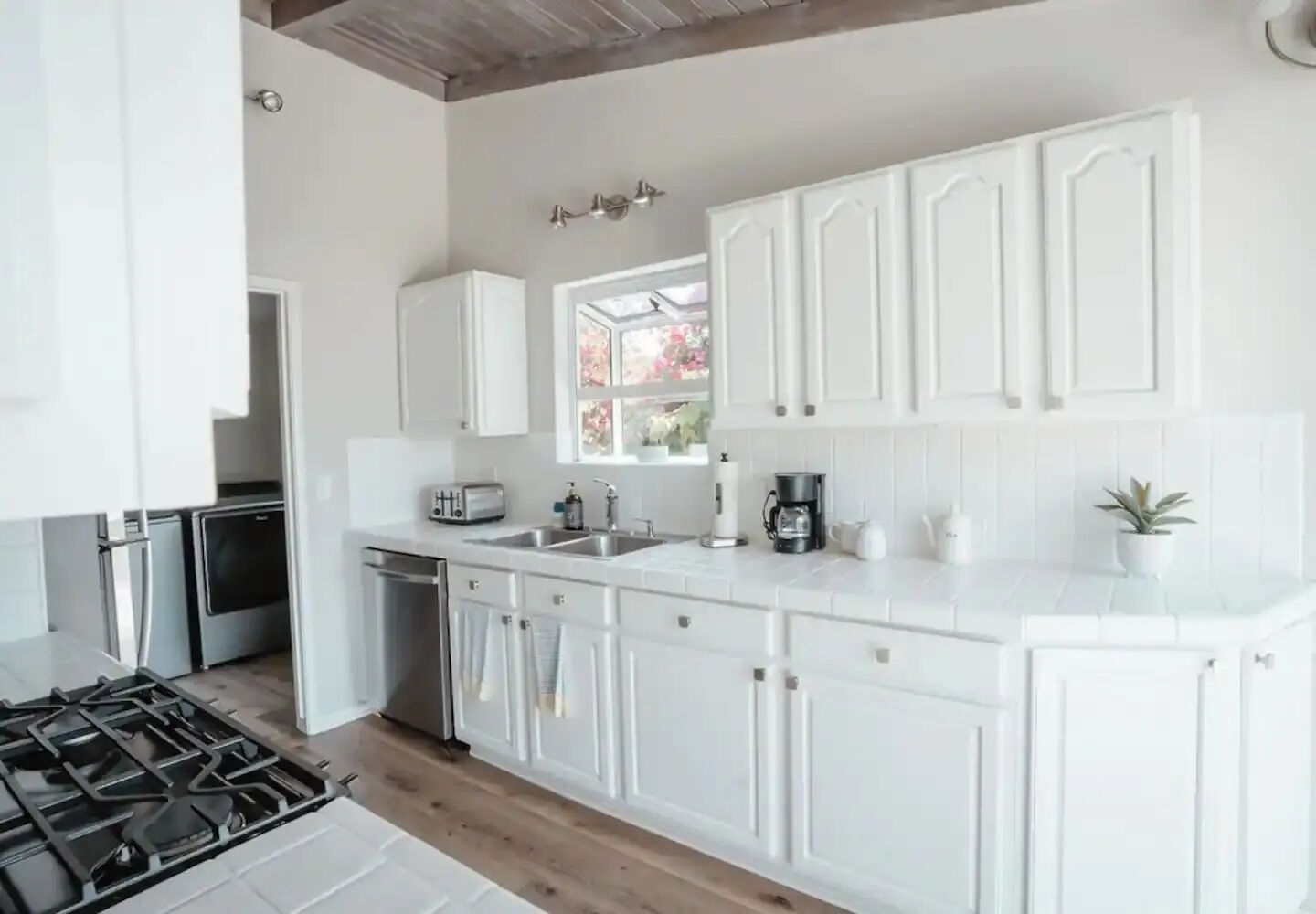 Mikrovågsugn, ugn, spishäll och diskmaskin