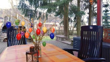 House | Tempat makan luar