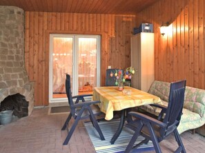 House | Outdoor dining - Vintage Holiday Home With Terrace in Trieb (Falkenstein/Vogtl.)