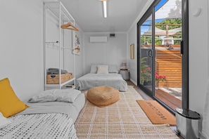 1 bedroom, bed sheets