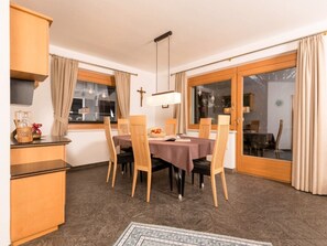 Villa | Dining - Heimatliebe Comfortable Holiday Residence (Ramsau im Zillertal)
