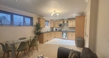 Comfortable 2 Bedroom Apartment in Bracknell