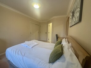 2 bedrooms, iron/ironing board, free WiFi