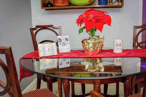 Dining - Luxury Cozy 1-bedroom Brooklyn Brownstone (Brooklyn)