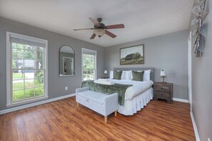 3 bedrooms, desk, iron/ironing board, travel cot