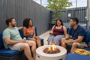 Terrace/patio - Elegant 3BR Stay  2.5 Baths Soothing Hot Tub (Houston)