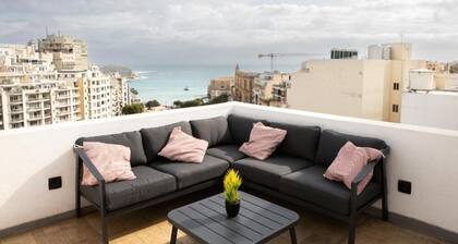 Elegant 4-Bedroom Townhouse in Sliema – Steps from the Beach with Sea Views