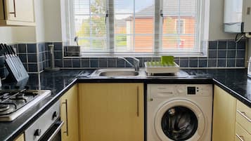 House, Non Smoking, Garden View | Private kitchen | Electric kettle, toaster