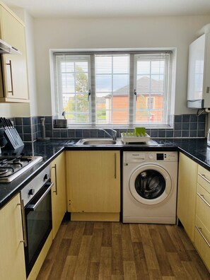 Huis, niet-roken, uitzicht op tuin | Privékeuken | Een waterkoker, een broodrooster