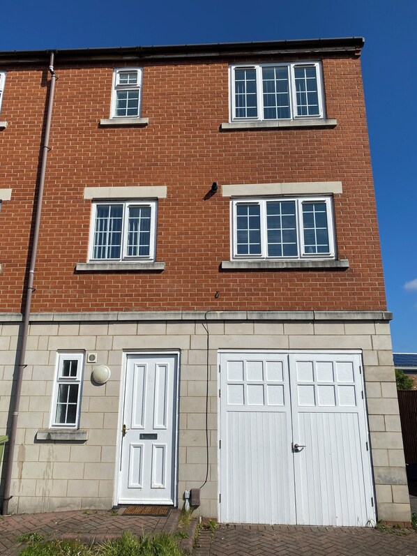 Exterior - Fishermans House (Grimsby)