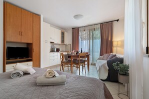1 chambre, fer et planche à repasser, Wi-Fi gratuit, draps fournis