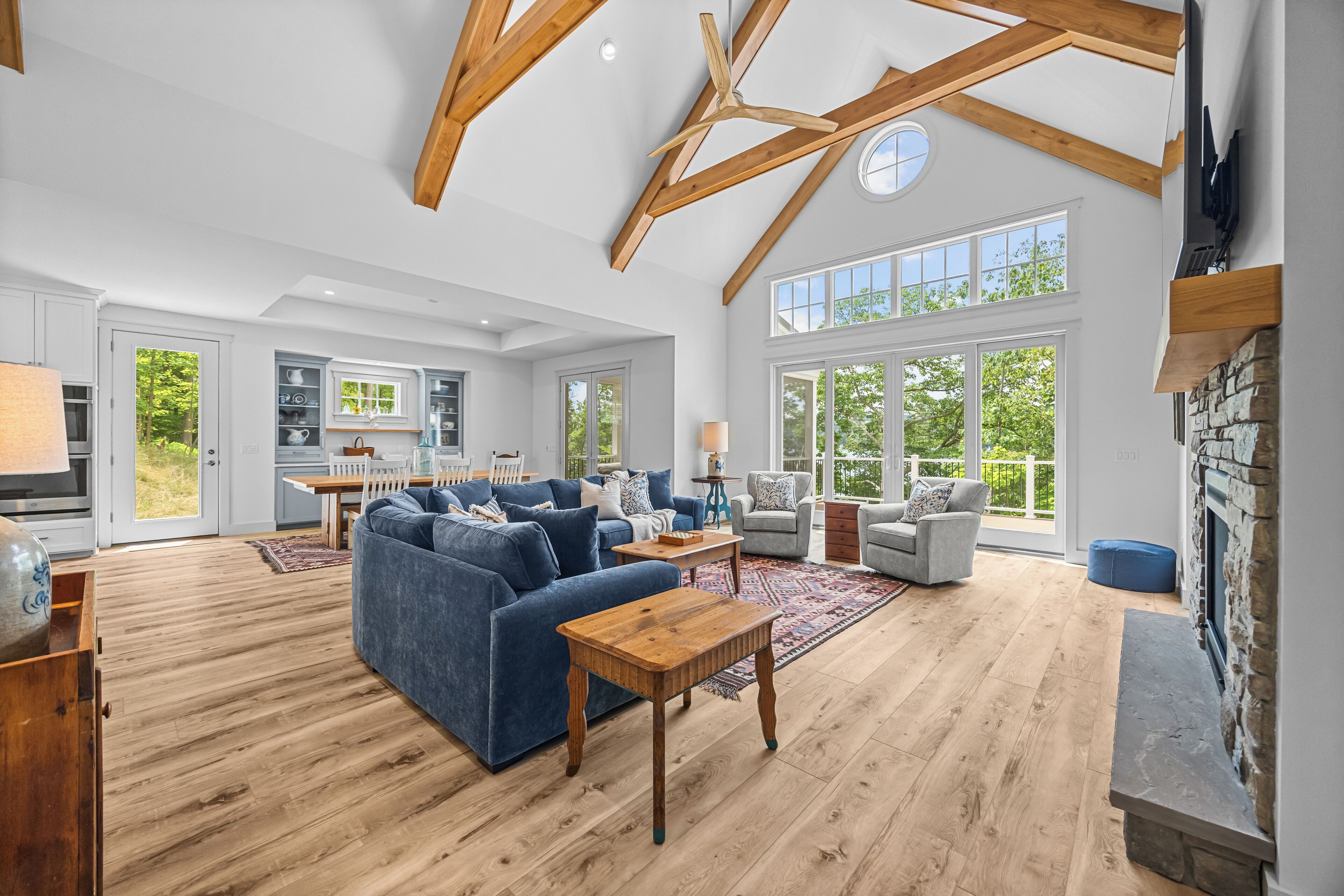 智能电视、壁炉