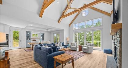 Down on the Bluff: Five bedroom lake home with 200' of private waterfront