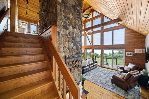 Keuka Vines: 3 bedroom A Frame home overlooking Keuka Lake