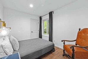 3 bedrooms, iron/ironing board, travel cot, WiFi - Dog-Friendly Pocono Chalet w/ Hot Tub, Indoor Pool (Long Pond)