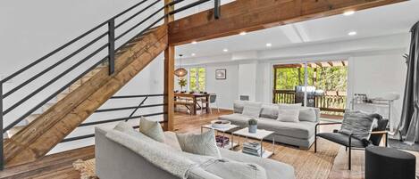 TV, fireplace, stereo