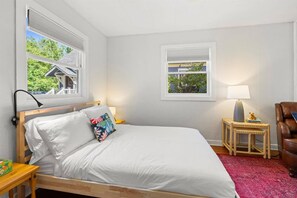 2 bedrooms, iron/ironing board, free WiFi