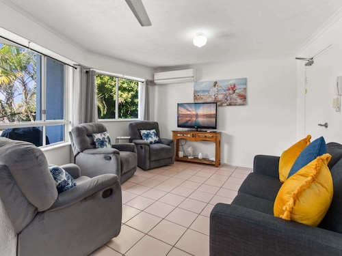 Spacious Hervey Bay Apartment with Rooftop Access